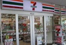 외국인 고객 잡아라…日편의점 세븐일레븐, 동시통역까지 한다