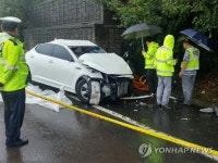 이 상황이 꿈이었으면…교통사고 사망 고교생들 유족 망연자실