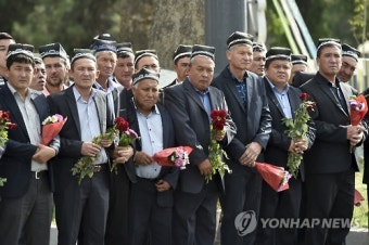 우즈벡 카리모프 대통령 영결식…고향 사마르칸트 묘지 안장