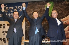 늘푸른한국당 창당 첫발…새 헌법으로 대선 치르게 할것