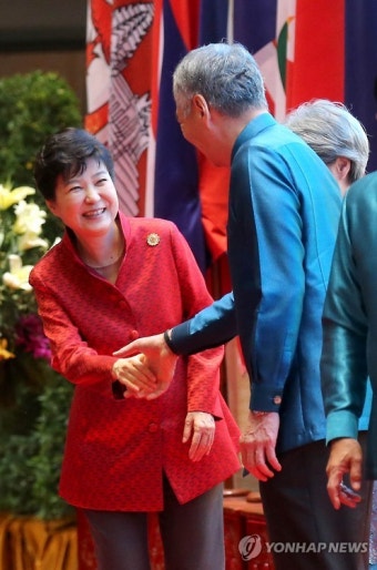 이재명 대통령, 싱가포르 총리와 첫 통화에서 협력 강조하여 전략적 동반자 관계 강화하며 AI와 디지털 협력 확대 합의