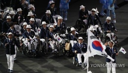 <패럴림픽> 리우에 휘날리는 태극기