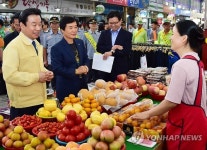 세종전통시장 방문한 박인용 장관
