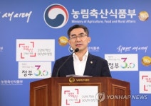 농림부 장관 특혜대출 부인하는 차관