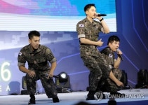 홈커밍데이행사 참가한 슈퍼주니어