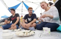 즐거운 추석맞이 송편 빚기 체험
