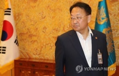 여야 3당 대표회동에 참석하는 경제부총리