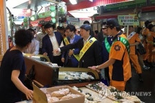 전통시장 화재예방 캠페인 참가한 안철수
