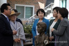 나눔의집 방문한 野 여성의원들