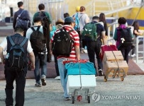 선물 가득 들고 고향으로 전북 터미널·역 붐벼