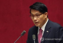 북핵 대응책 질문하는 윤상현