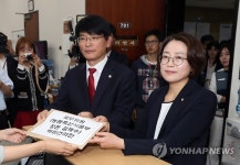 김재수 해임건의안, 더민주·정의당만 제출…국민의당 불참