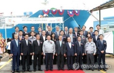 선박 명명식 참석한 문재인