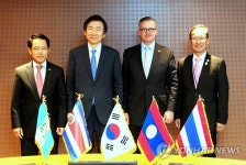 윤병세, 동아시아·중남미 외교장관들과 회의