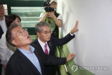 지진 피해 확인하는 문재인 전 대표