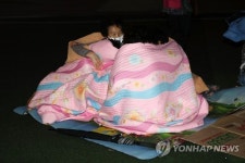 지진 대피했는데…주차료 받은 지자체, 화장실 잠근 학교