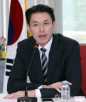 발언하는 새누리당 유창수 청년최고위원