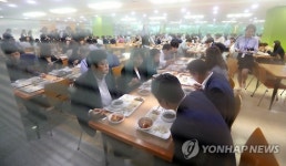 붐비는 의원회관 식당