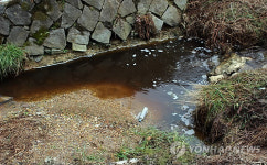 가축분뇨 2천t 농경지에 무단배출…농장주 구속영장