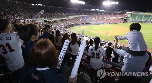 한국 프로야구 리그, 465경기만에 800만 관중 돌파 및 역대 최다 매진 타이기록 달성