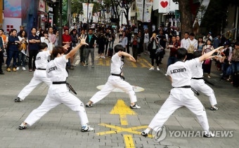 관광객 관심 집중된 태권도 공연