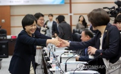 시작은 화기애애