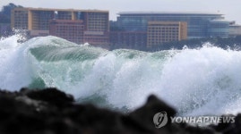 태풍 북상에 거세지는 파도
