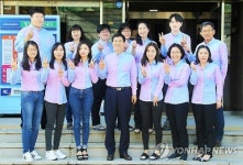 산뜻한 차림으로 민원처리합니다