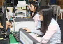 산뜻한 차림으로 민원처리합니다