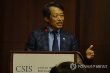 연설하는 김원수 유엔사무차장