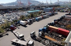 화물연대 파업 돌입…해상 이어 육로까지 물류대동맥 막히나