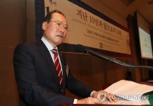 개회사하는 이재춘 북한인권정보센터 이사장