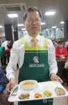배식하러 갑니다