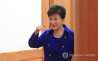 이동하는 박 대통령