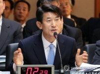 김용헌 헌재 사무처장, '제 답변은'