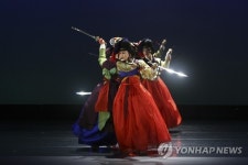 밀양서 펼쳐진 검무 공연