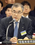 답변하는 서근우 신용보증기금 이사장