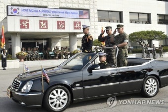 미 해병대사령관, 해병대사령부 예방