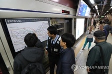출근길 지하철 1호선 종로3가역 열차고장…1시간째 운행지연