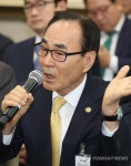 답변하는 김덕남 상이군경회 회장