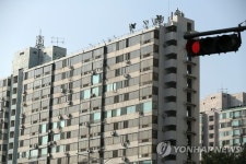 강남권 재건축 거래 올스톱…호가 낮춘 급매물도 나와(종합)