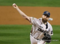 NC 선발투수 해커 역투