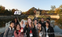 경복궁 방문한 코리아넷 명예기자단