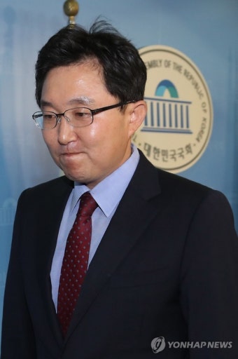 결연한 표정의 김용태