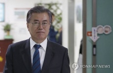 치매지원센터 방문한 문재인