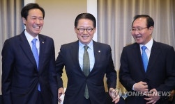 야당은 일단 미소부터