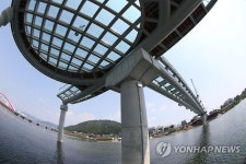 바닥이 안 보여요…156m 투명유리 춘천 스카이워크