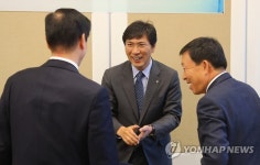 참좋은지방정부위원회 간담회 참석한 안희정 충남지사