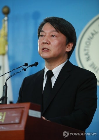 비선 실세 의혹 입장 밝히는 안철수 전 대표