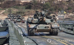 도하하는 전차들